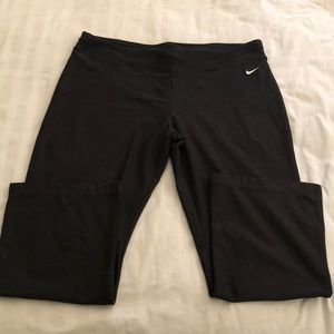 Women’s Nike athletic leggings Capri